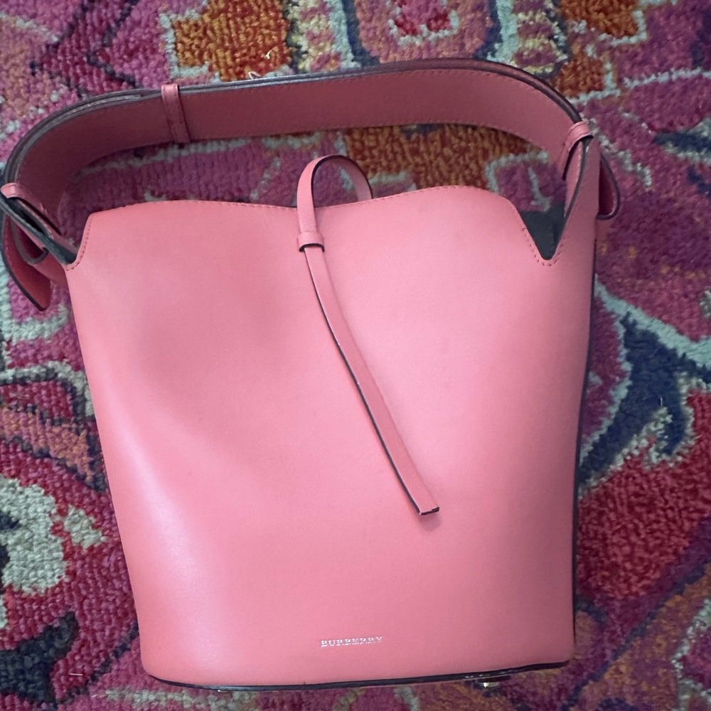 EUC Burberry bucket bag